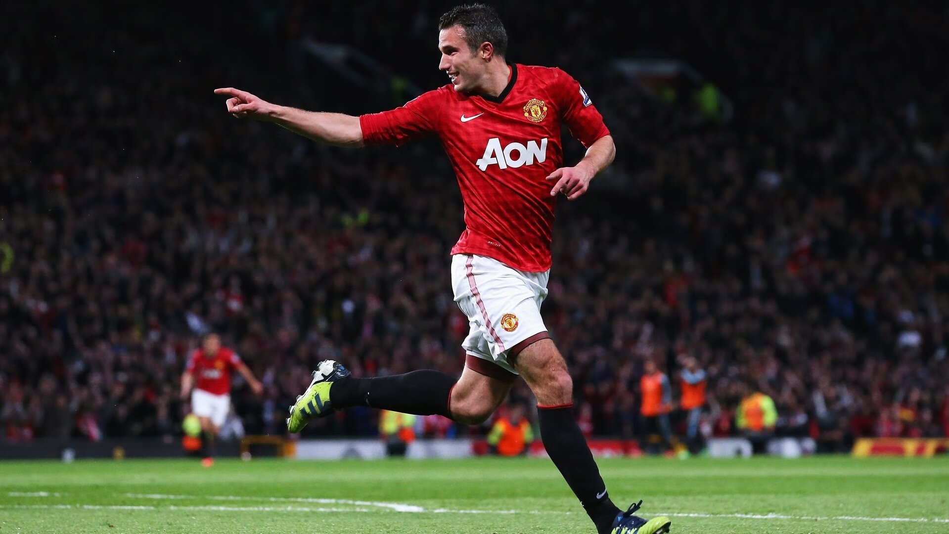 战术调整首场状态出色，拜仁观众沸腾！杜兰特重返赛场气势如虹延续