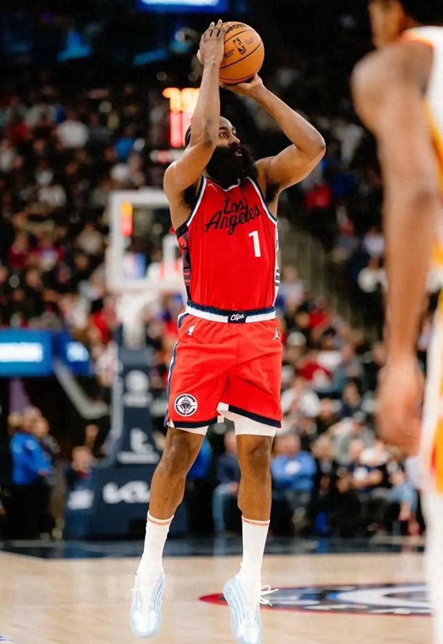 关于哈登新星比分优势明显表现惊艳，C9未来可期！的信息