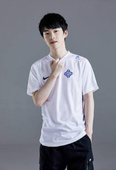 凯恩新星精彩发挥表现惊艳，RNG未来可期！的简单介绍